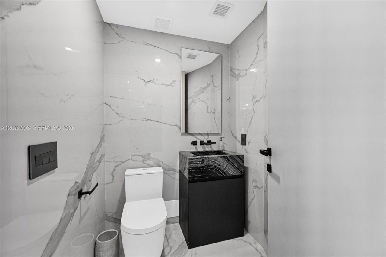 1000 S Pointe Dr , Unit 1706, Miami Beach, FL 33139 Photo
