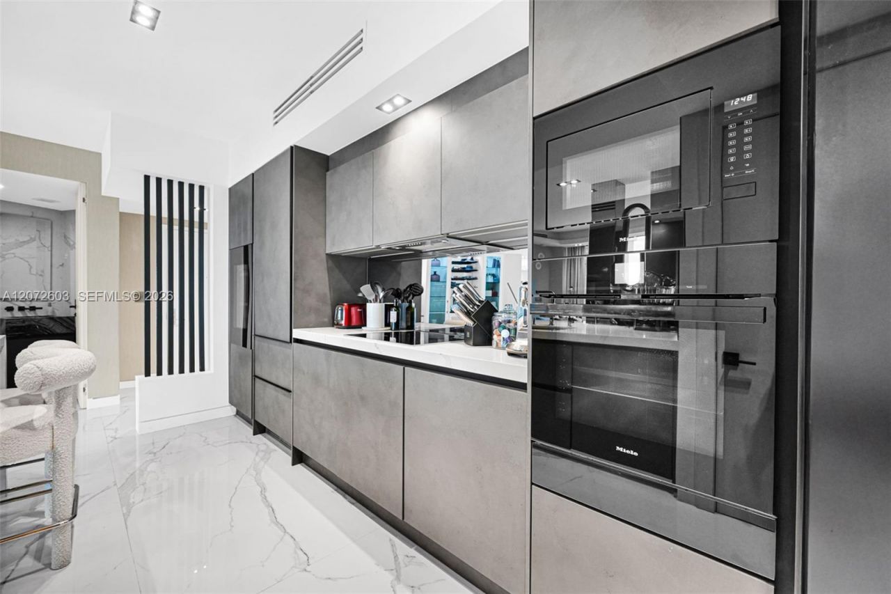 1000 S Pointe Dr , Unit 1706, Miami Beach, FL 33139 Photo