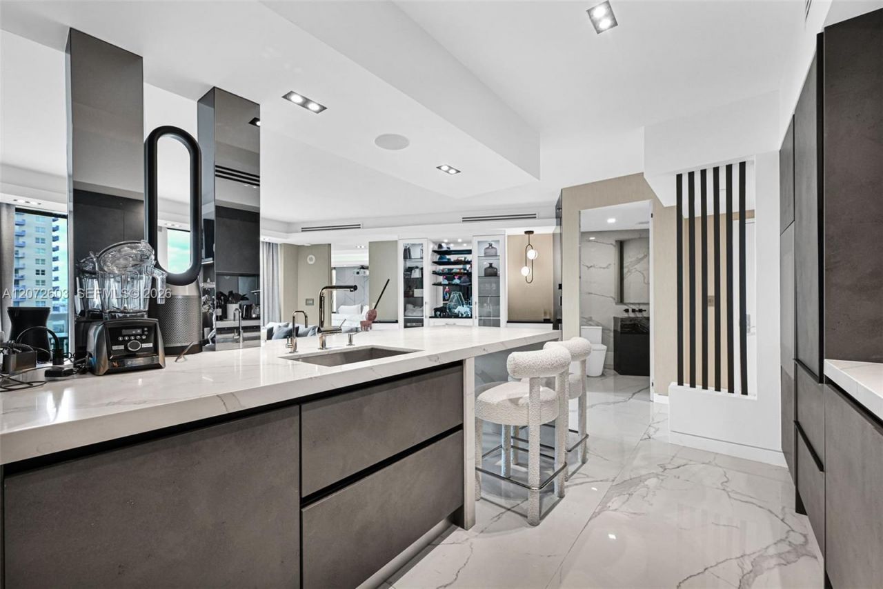 1000 S Pointe Dr , Unit 1706, Miami Beach, FL 33139 Photo