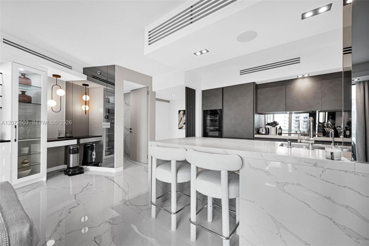 1000 S Pointe Dr , Unit 1706, Miami Beach, FL 33139 Photo