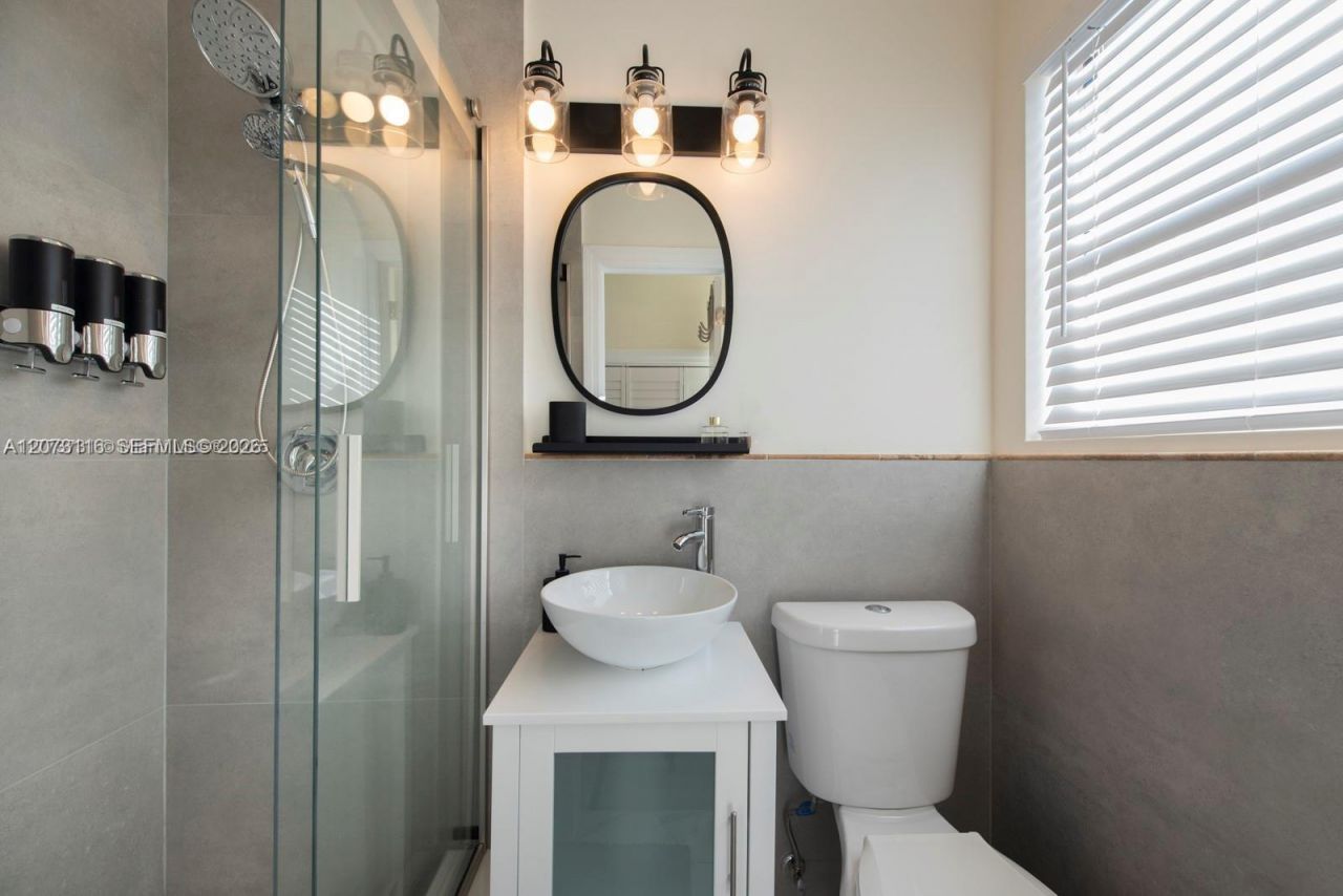 115 SE 2nd St , Unit 2, Hallandale Beach, FL 33009 Photo