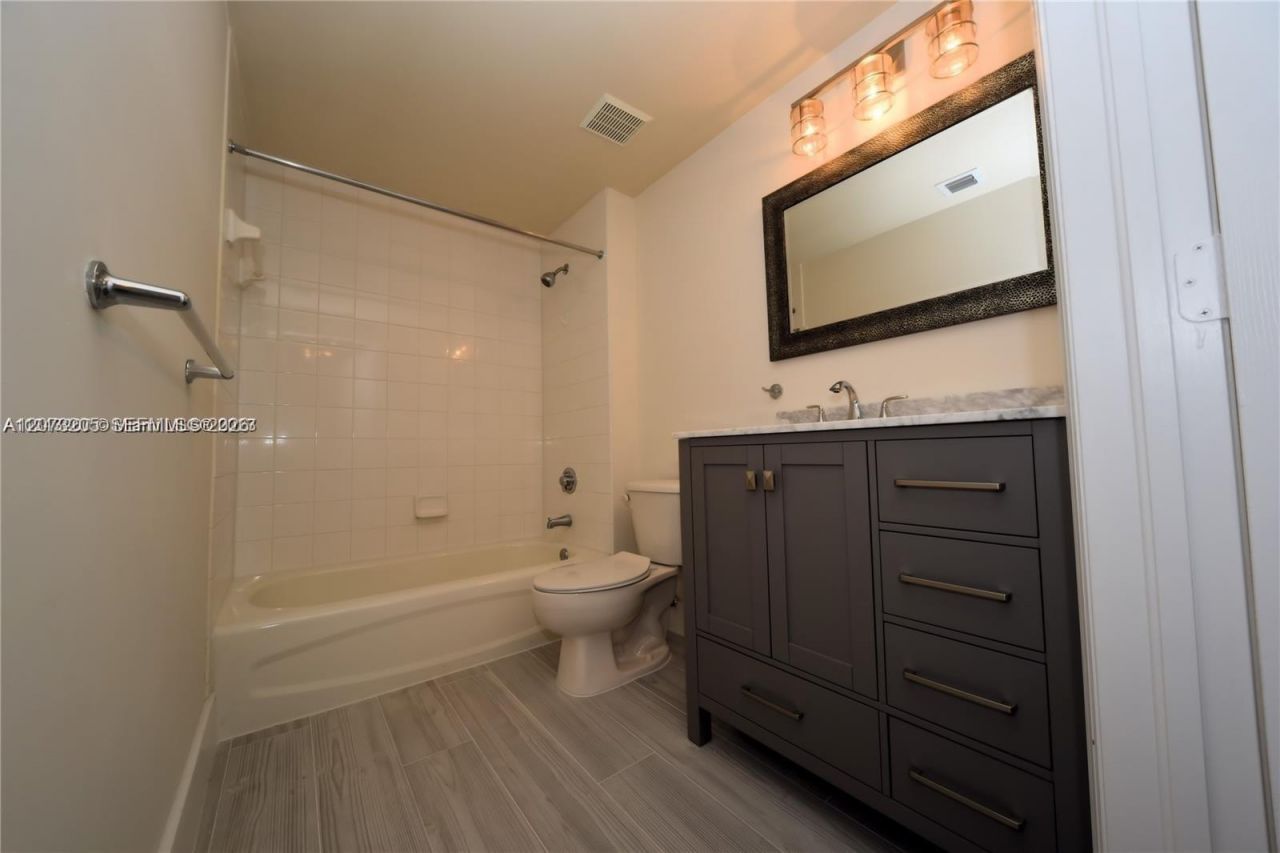 50 Menores Ave , Unit 802, Coral Gables, FL 33134 Photo