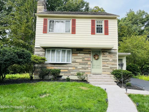 92 Elmcrest Drive, Dallas, PA 18612