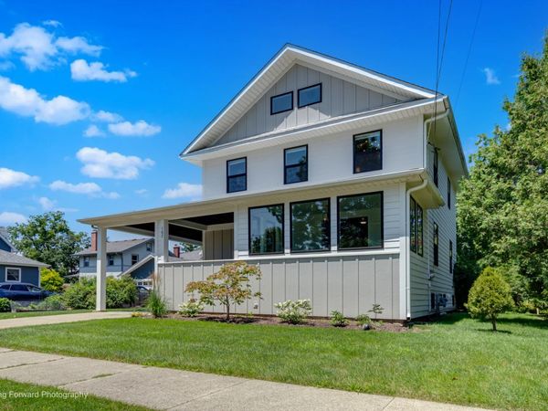 107 E Jefferson Avenue , Wheaton, IL 60187