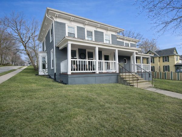 402 S Ottawa Avenue , Dixon, IL 61021