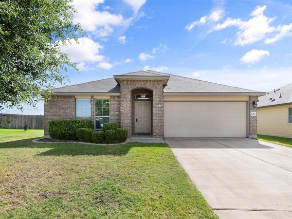 208 Plata LN, Jarrell, TX 76537