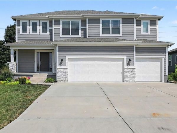 913 NE Ravenwood Terrace, Lee's Summit, MO 64086