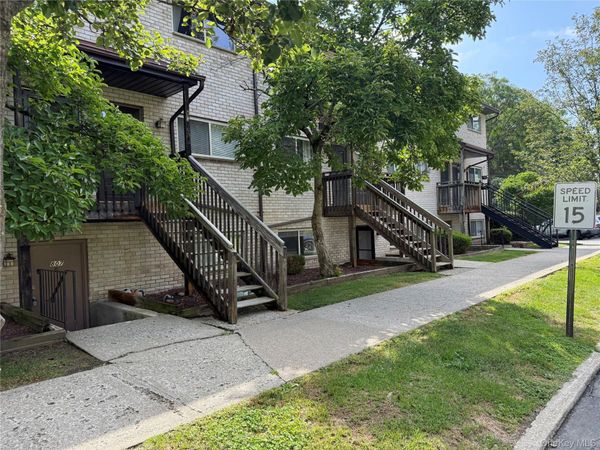 26 Cooper Road, Unit 810, Poughkeepsie, NY 12603