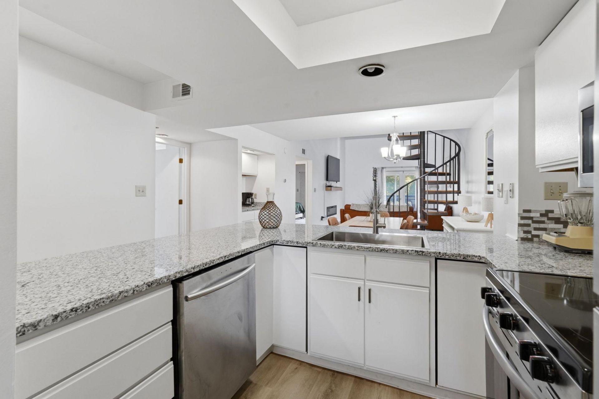 223 Maison Dr. Photo 5