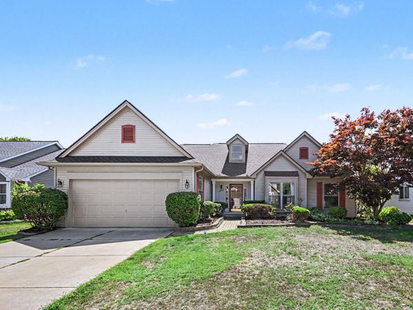 47186 Scarlet Drive S, Novi, MI 48374