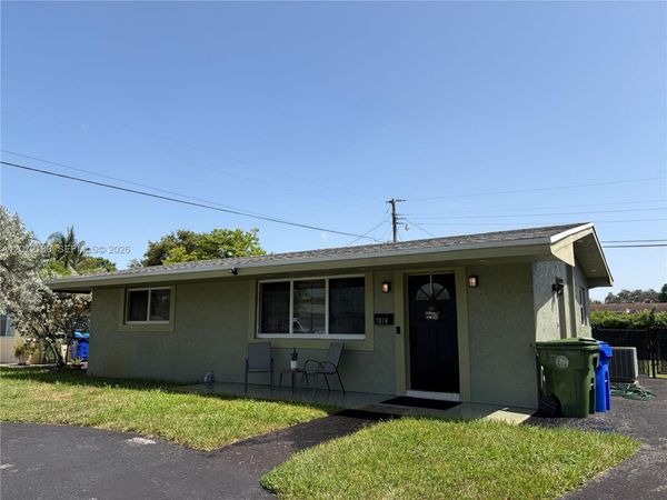 7810 NW 11th Ct , Pembroke Pines, FL 33024