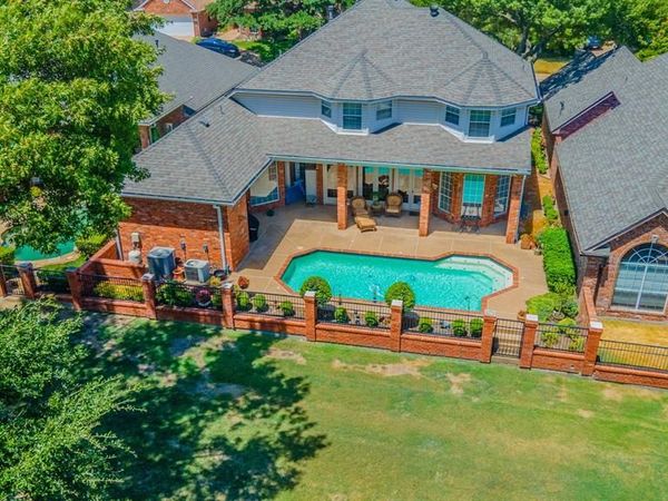 757 Village Green Drive, DeSoto, TX 75115