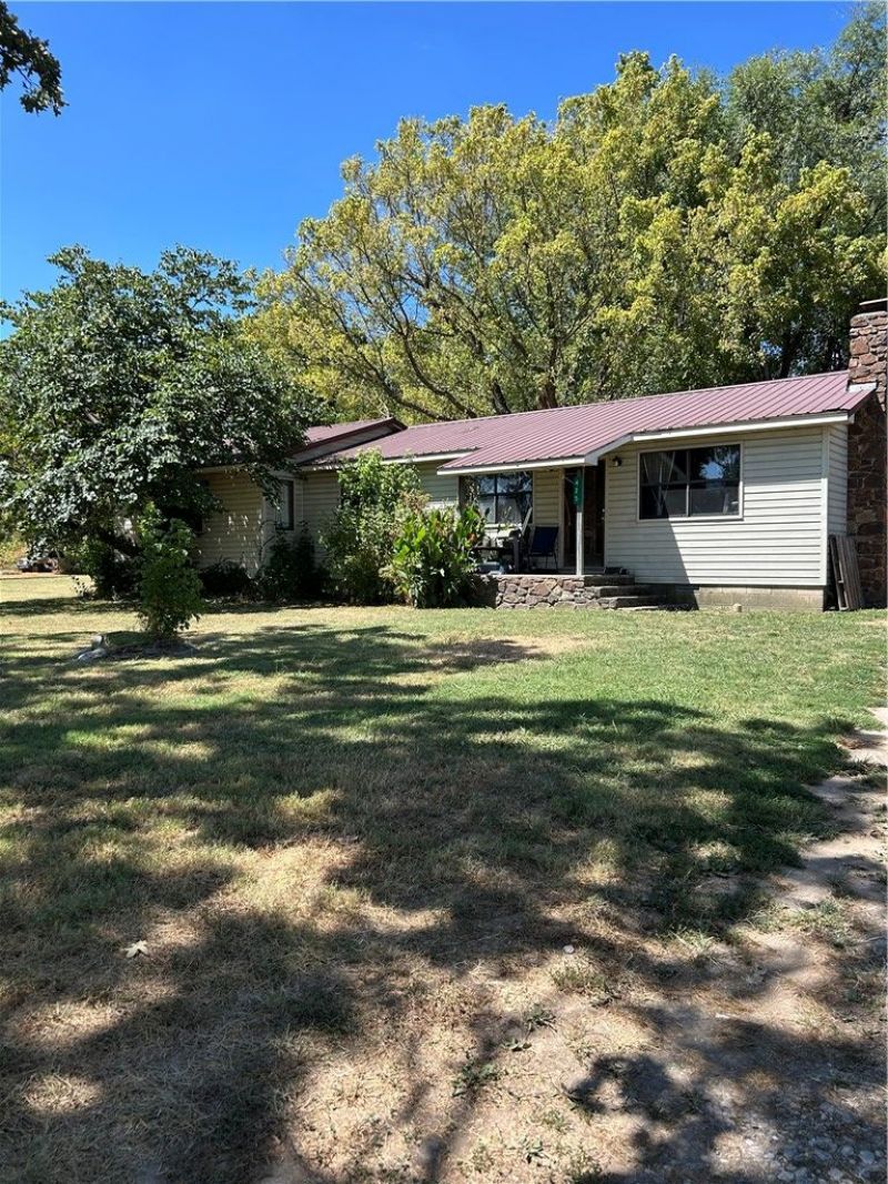 425 NW Walker Street  Gentry, AR 72734