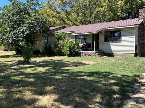425 NW Walker Street , Gentry, AR 72734