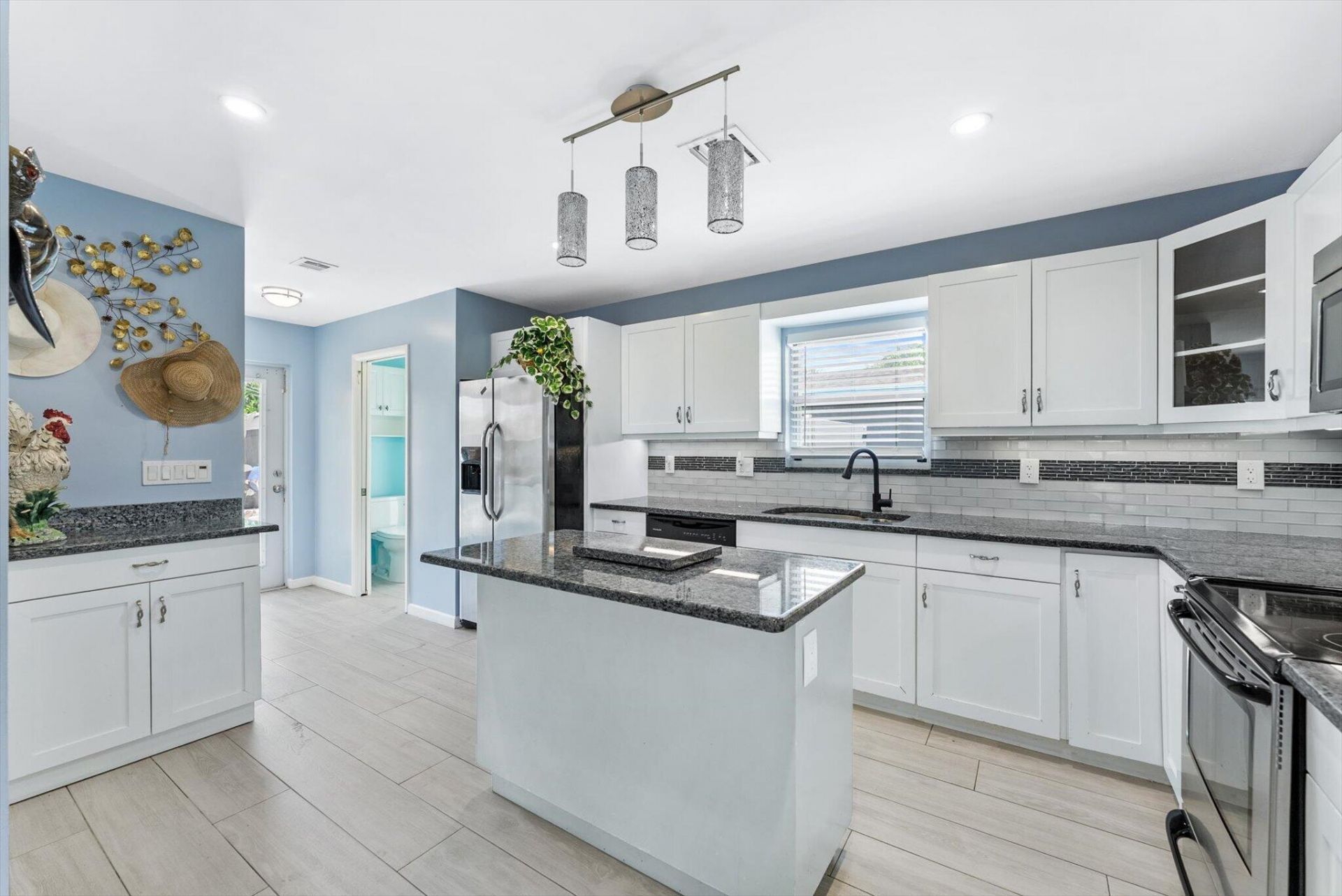 708 Hillcrest Boulevard, West Palm Beach, FL 33405 Photo