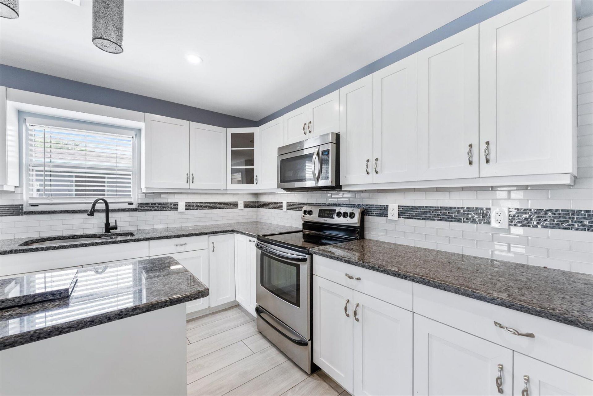 708 Hillcrest Boulevard, West Palm Beach, FL 33405 Photo