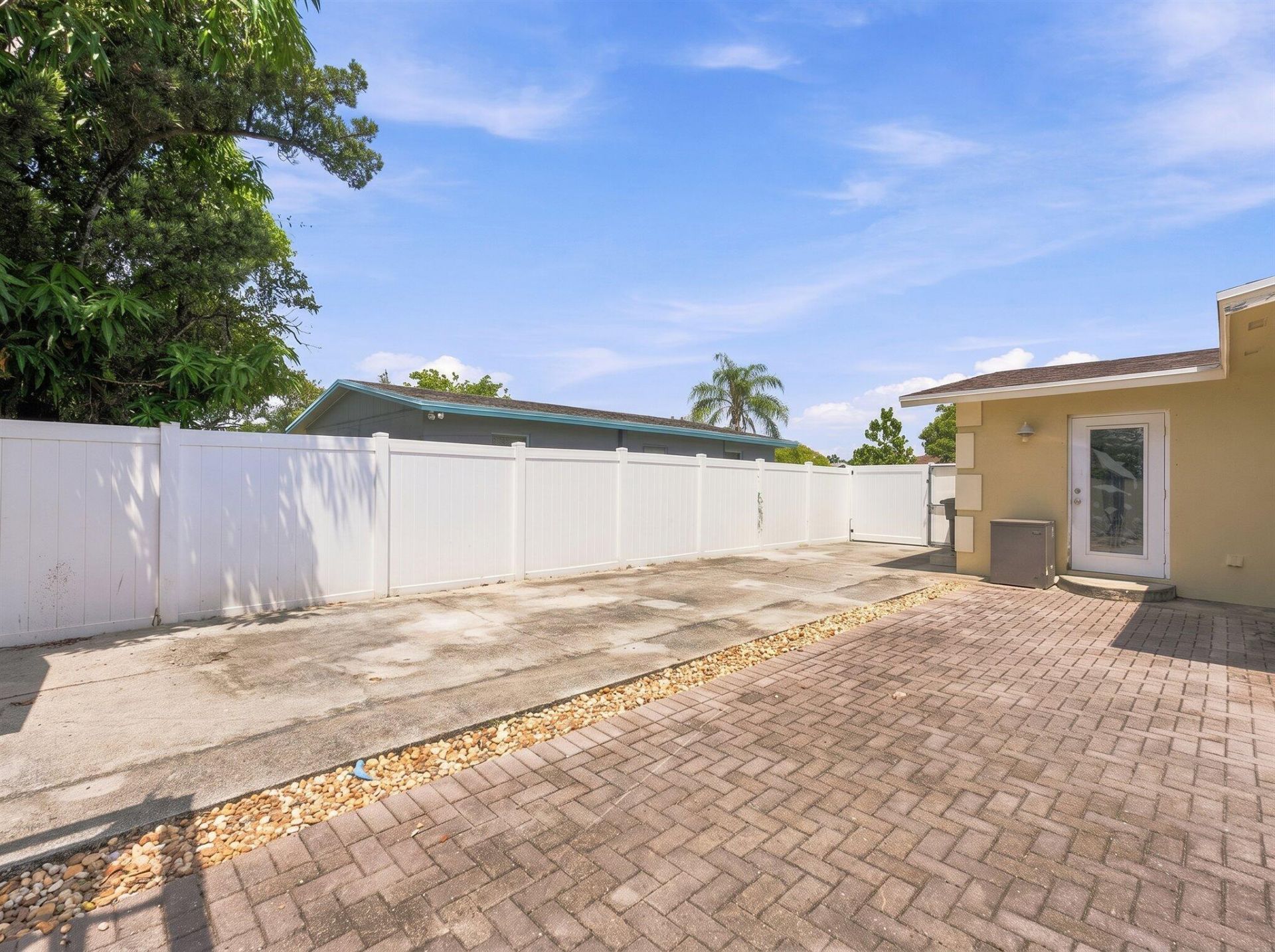 708 Hillcrest Boulevard, West Palm Beach, FL 33405 Photo