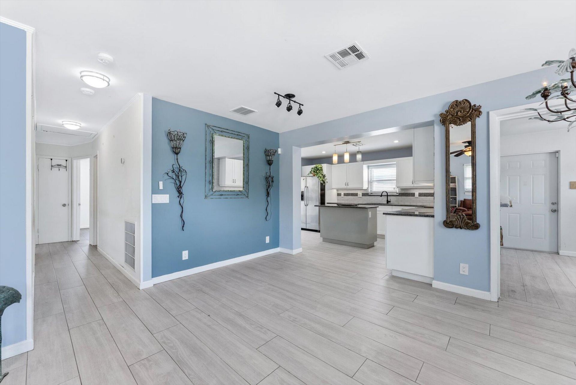 708 Hillcrest Boulevard, West Palm Beach, FL 33405 Photo