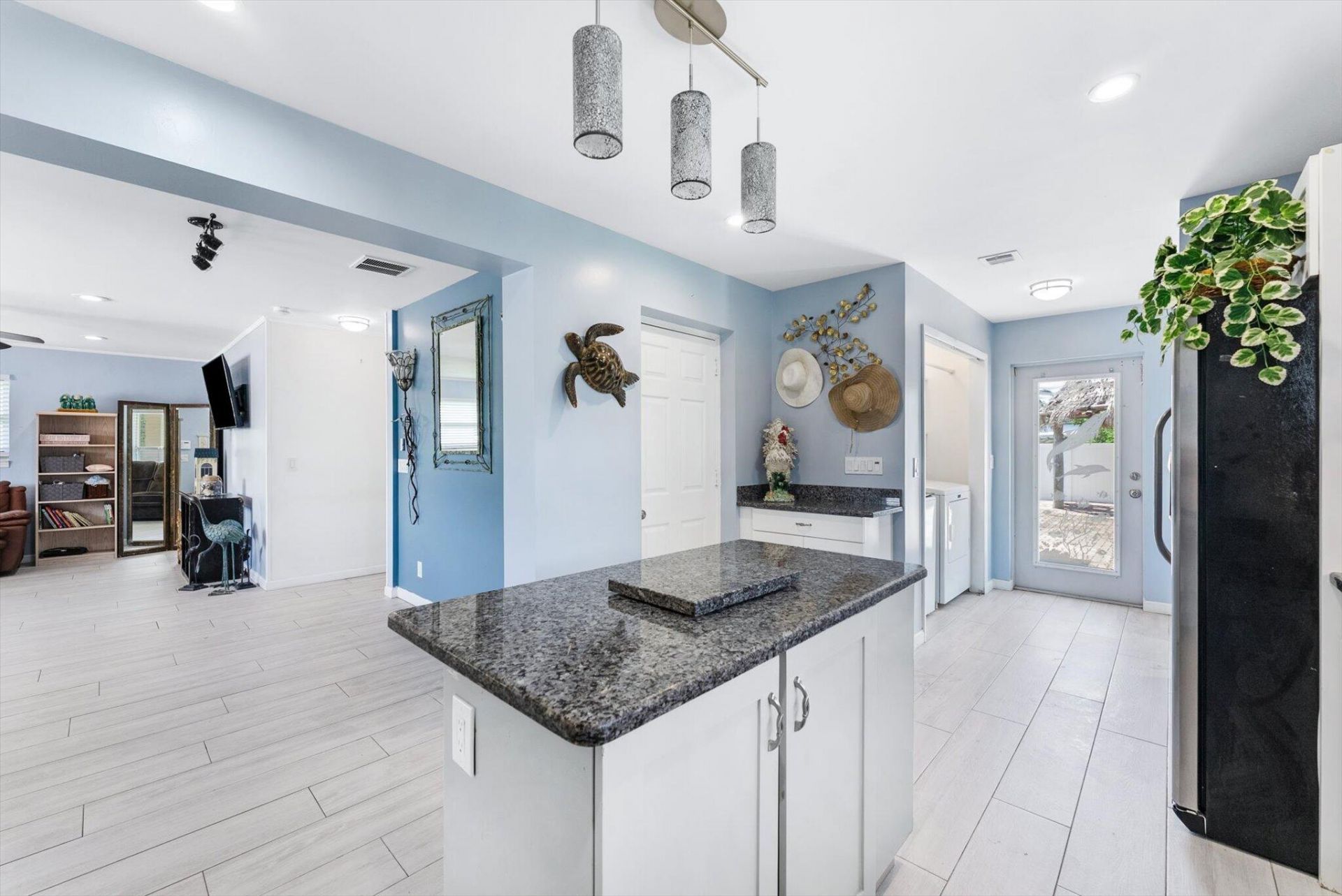 708 Hillcrest Boulevard, West Palm Beach, FL 33405 Photo
