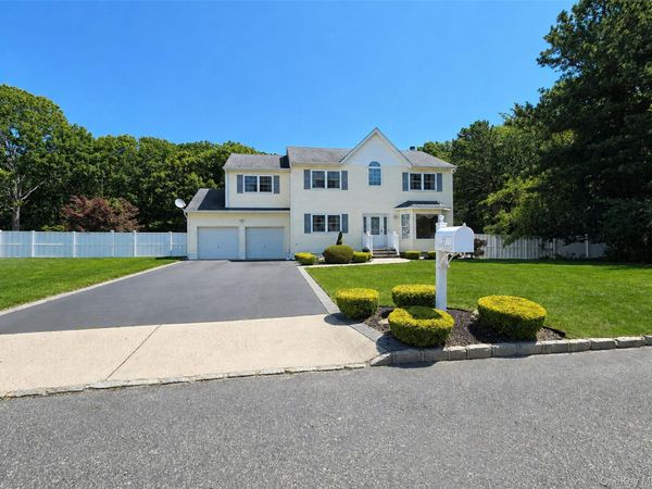 23 E Greentree Drive , Medford, NY 11763