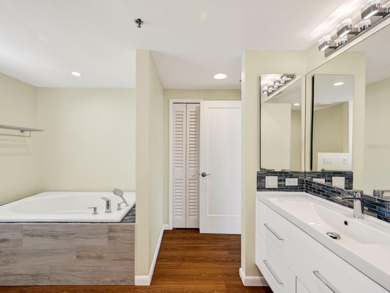 1255 N Gulfstream Avenue, Unit 1101, Sarasota, FL 34236 Photo