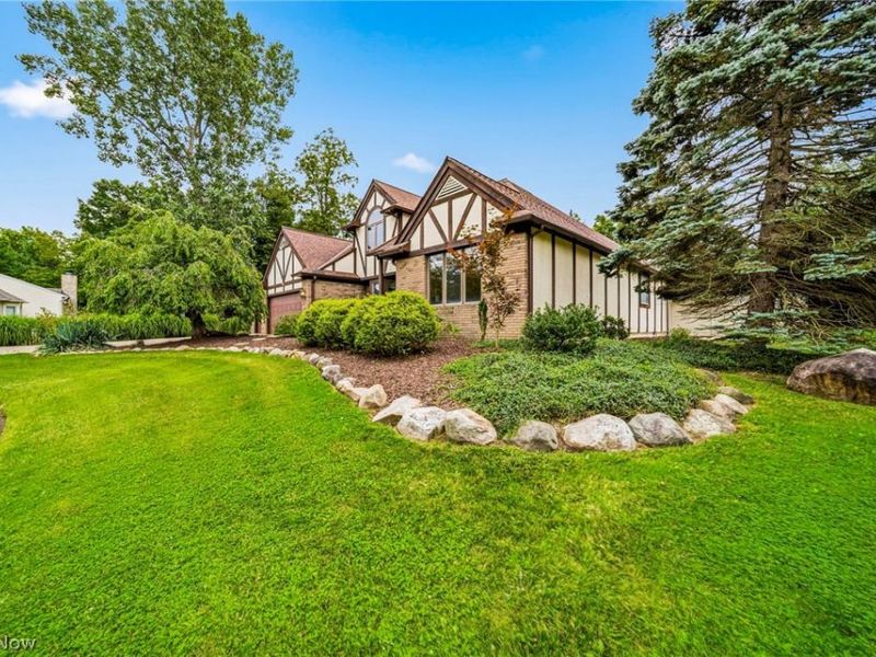 10160 Hobby Horse Lane , Mentor, OH 44060 Photo 3