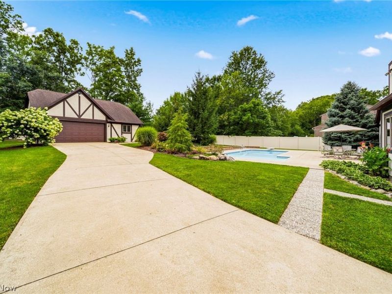 10160 Hobby Horse Lane , Mentor, OH 44060 Photo 4