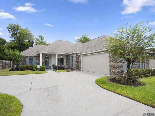 11376 Oak Run Dr, Geismar, LA 70734