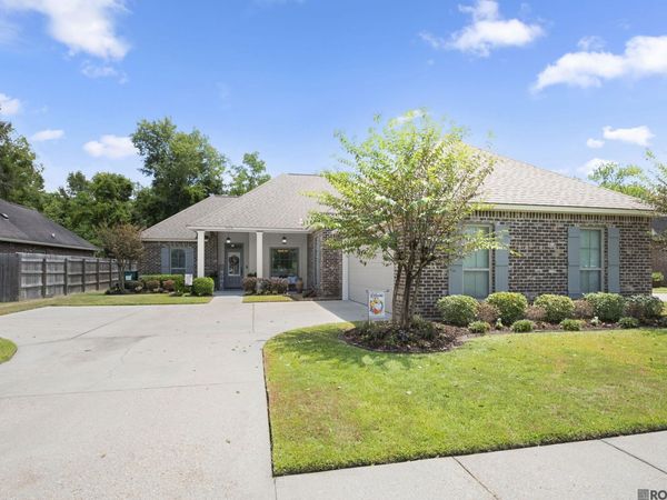 11376 Oak Run Dr, Geismar, LA 70734
