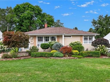 36 Lorfield Dr, Amherst, NY 14226