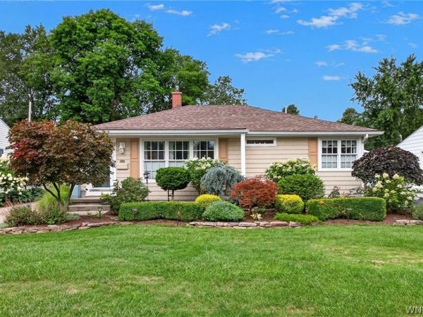 36 Lorfield Dr , Amherst, NY 14226
