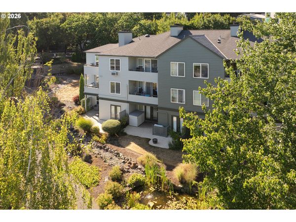 4970 S LANDING DR, Unit 203, Portland, OR 97239