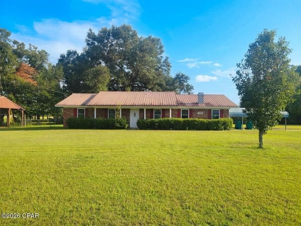 5081 8th Avenue , Malone, FL 32445