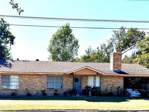817 N Harris ST, Giddings, TX 78942