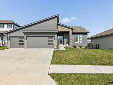 5113 N 209th Avenue, Elkhorn, NE 68022
