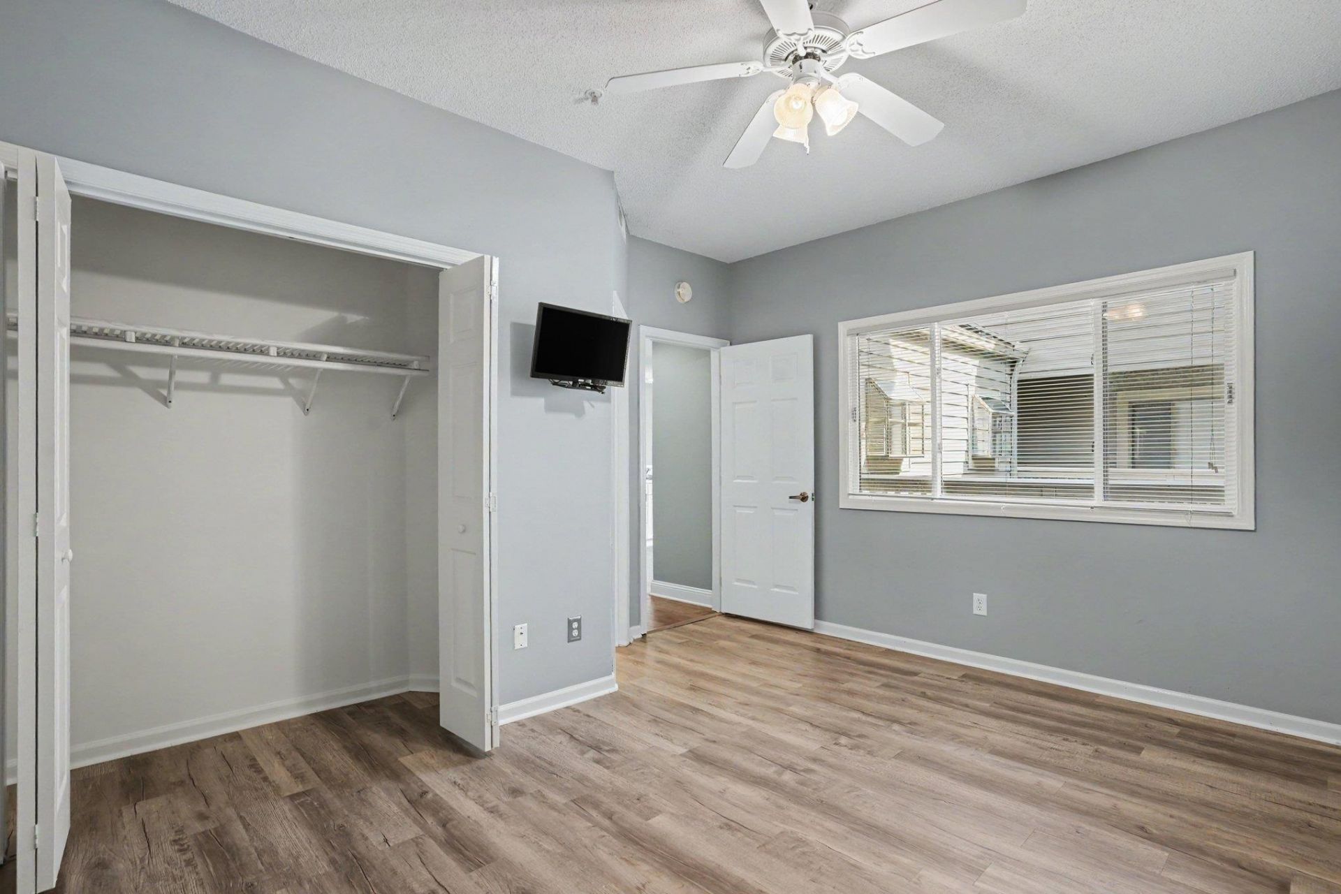 1551 Spinnaker Dr. Photo 11
