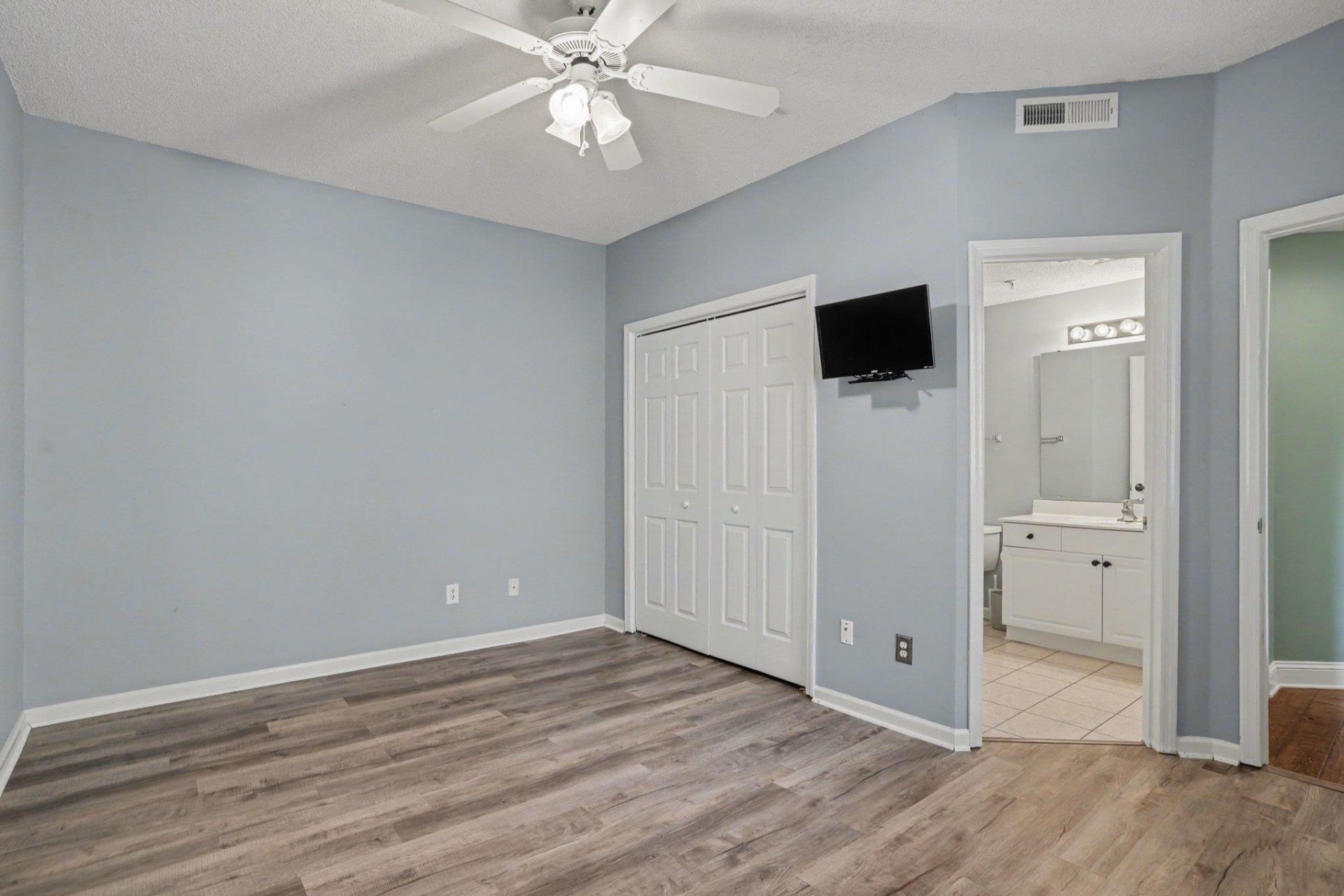 1551 Spinnaker Dr. Photo 12