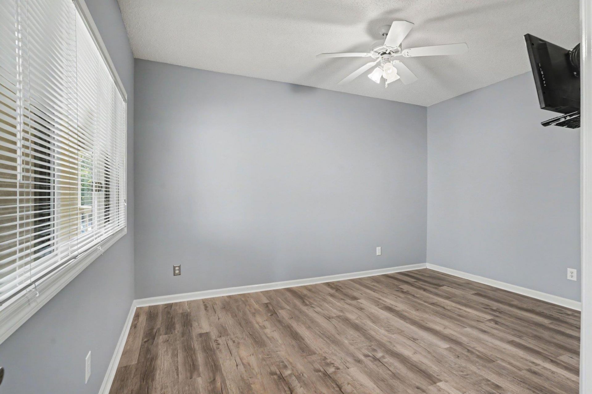 1551 Spinnaker Dr. Photo 13