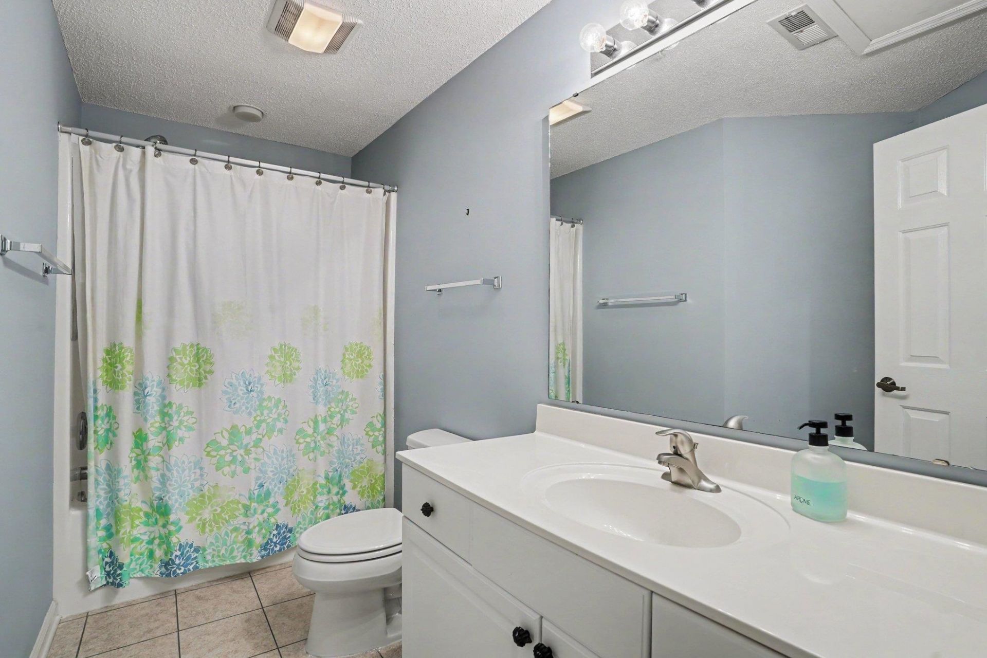 1551 Spinnaker Dr. Photo 16