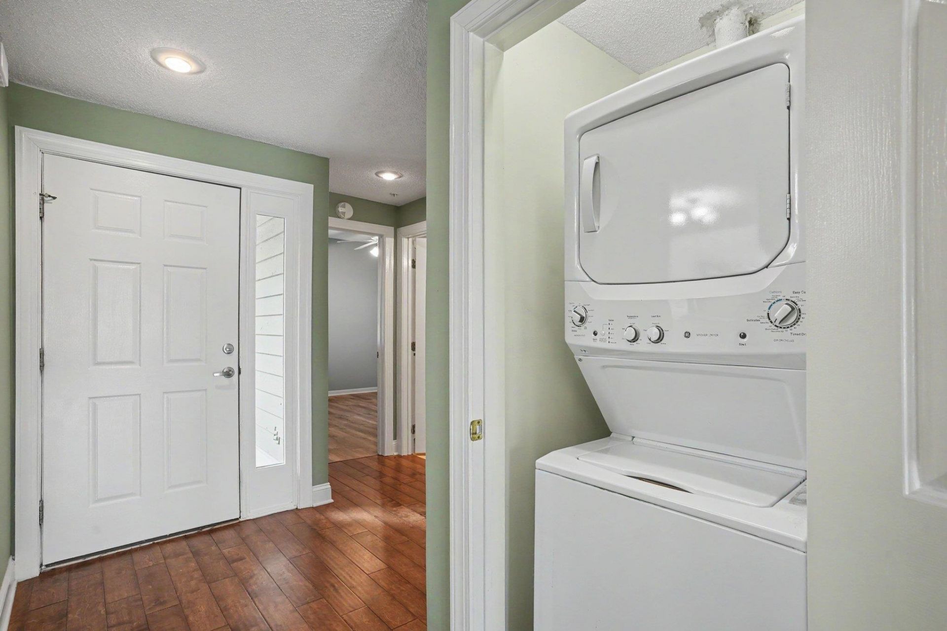 1551 Spinnaker Dr. Photo 17