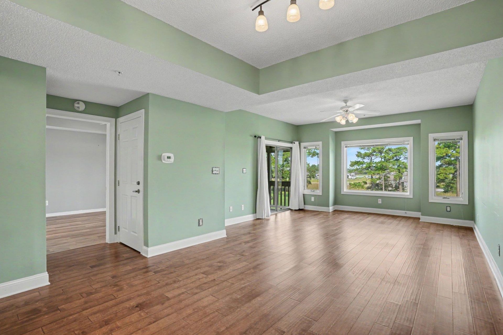 1551 Spinnaker Dr. Photo 8