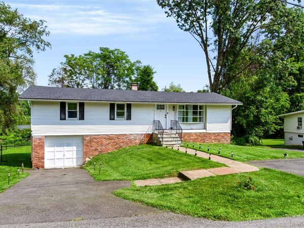 20 Seneca Lane, Milton, NY 12547