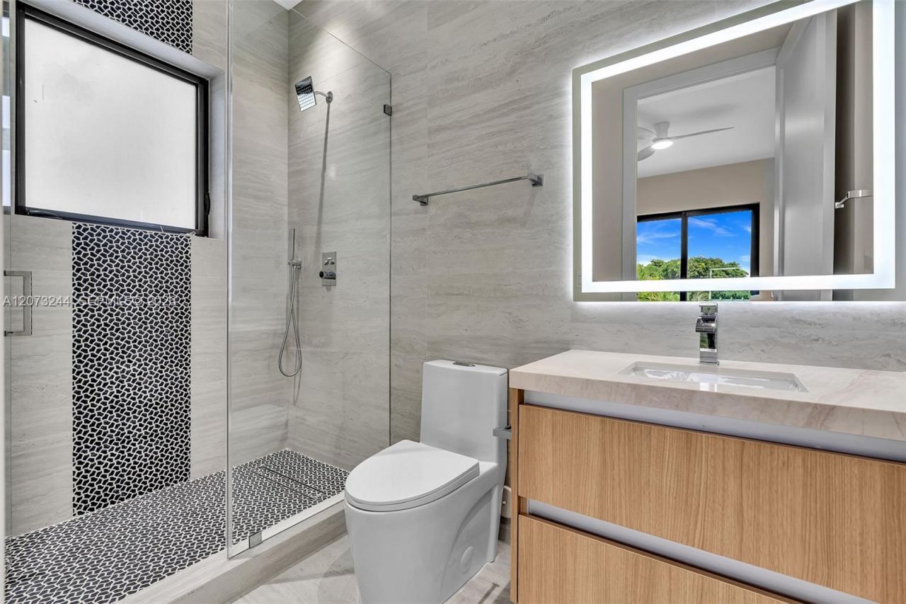 7516 Bounty Ave, North Bay Village, FL 33141 Photo
