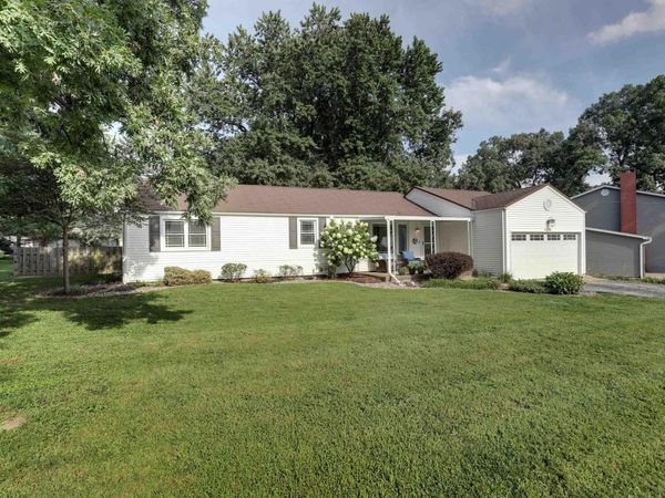 504 HICKORY GROVE Center, Quincy, IL 62305