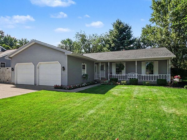 2162 Pinewood Street, Jenison, MI 49428