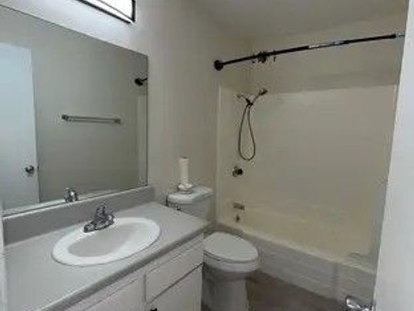 2680 KAREN, Unit 4, Las Vegas, NV 89121