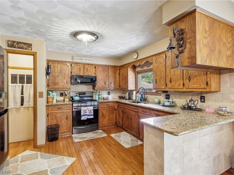 1458 Tamarisk Trail, Poland, OH 44514 Photo 11