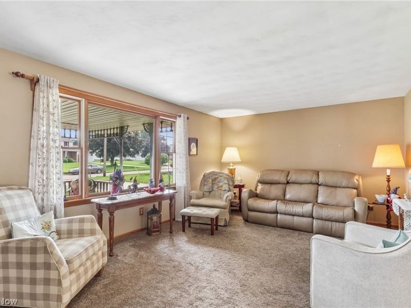 1458 Tamarisk Trail, Poland, OH 44514 Photo 4
