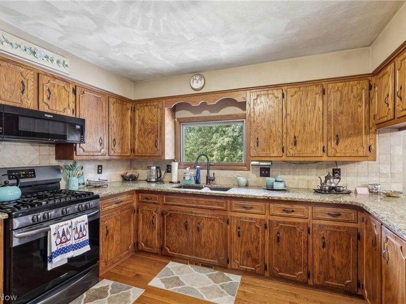 1458 Tamarisk Trail, Poland, OH 44514 Photo 5