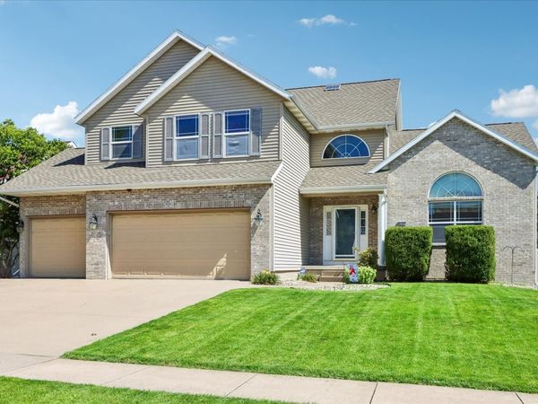 4200 Creekview Drive , Marion, IA 52302
